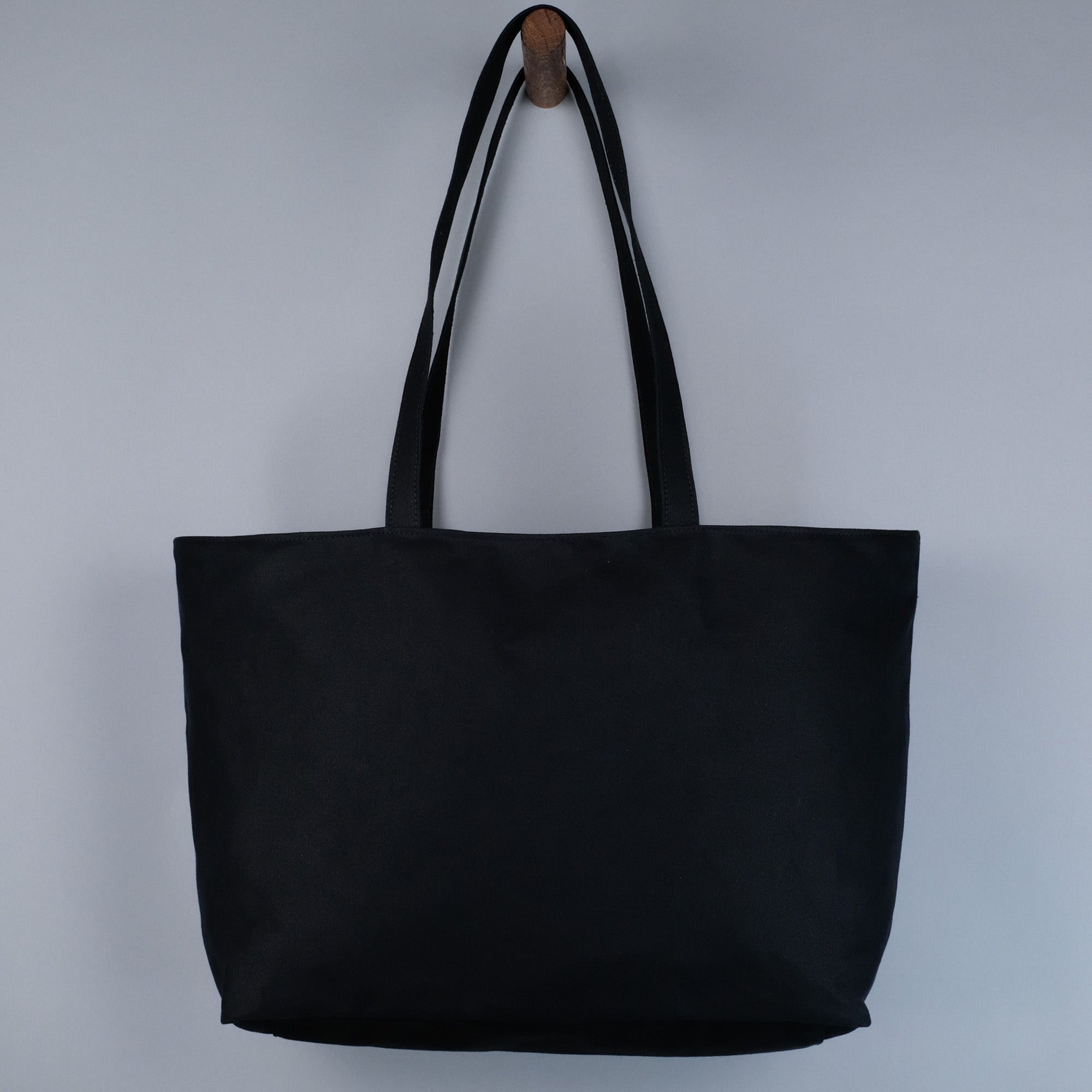 Plain black tote bag with zip hot sale