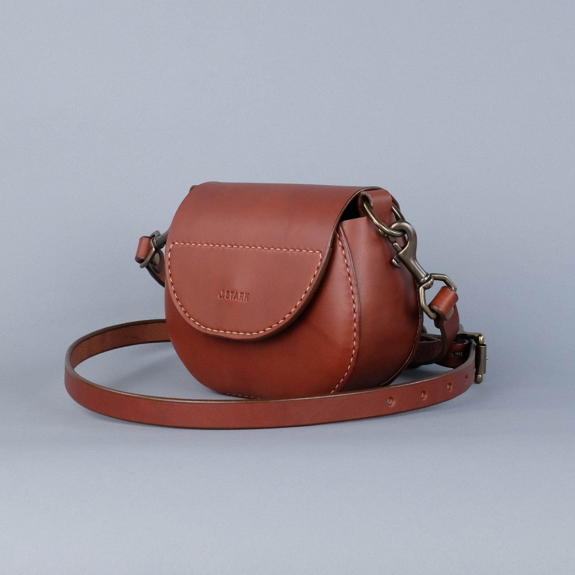 Leather saddle hot sale bag crossbody